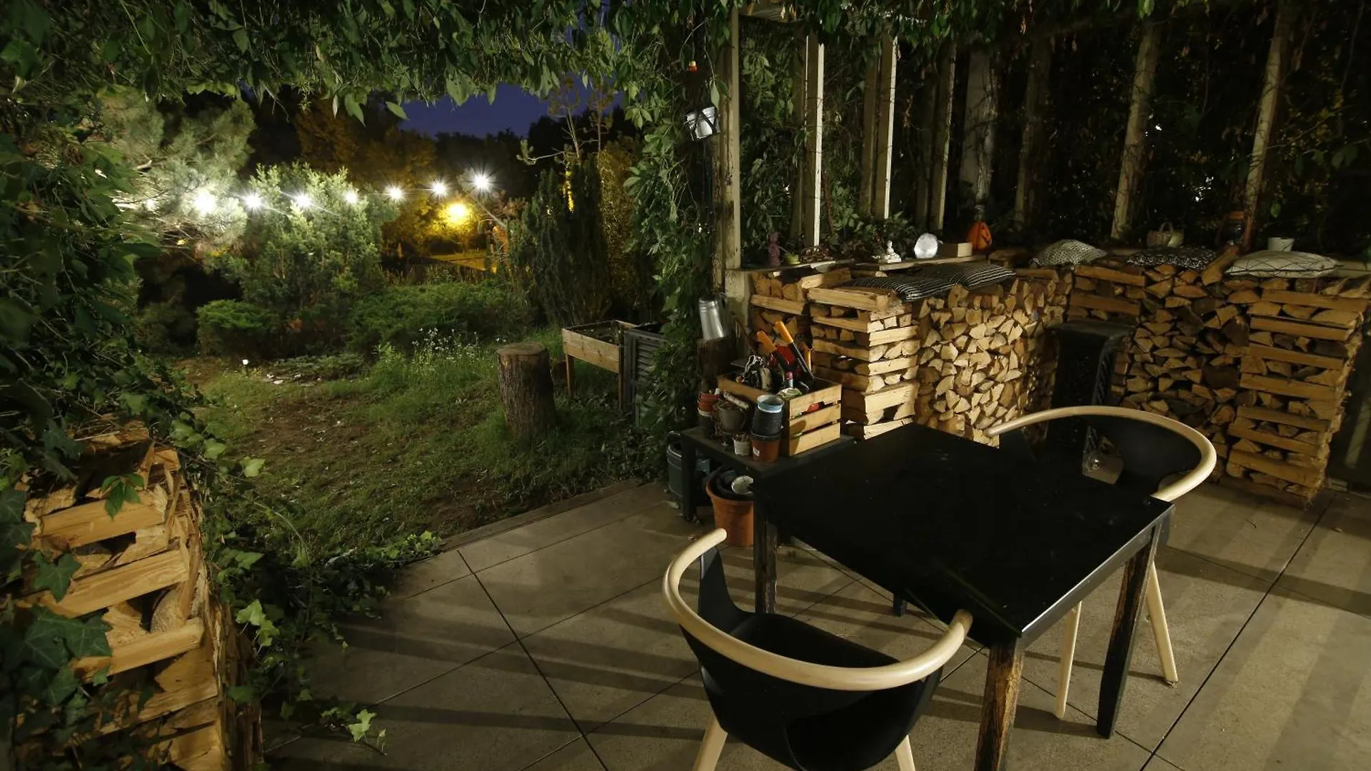 Large 120M Apartment With Garden And Cat Near Zoo 프라하 체코