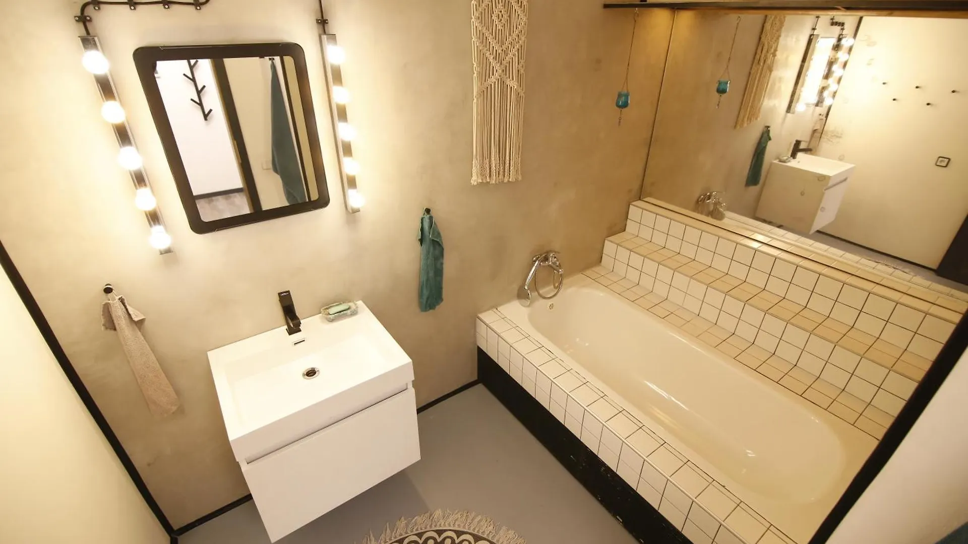 Large 120M Apartment With Garden And Cat Near Zoo 프라하 0*,  체코