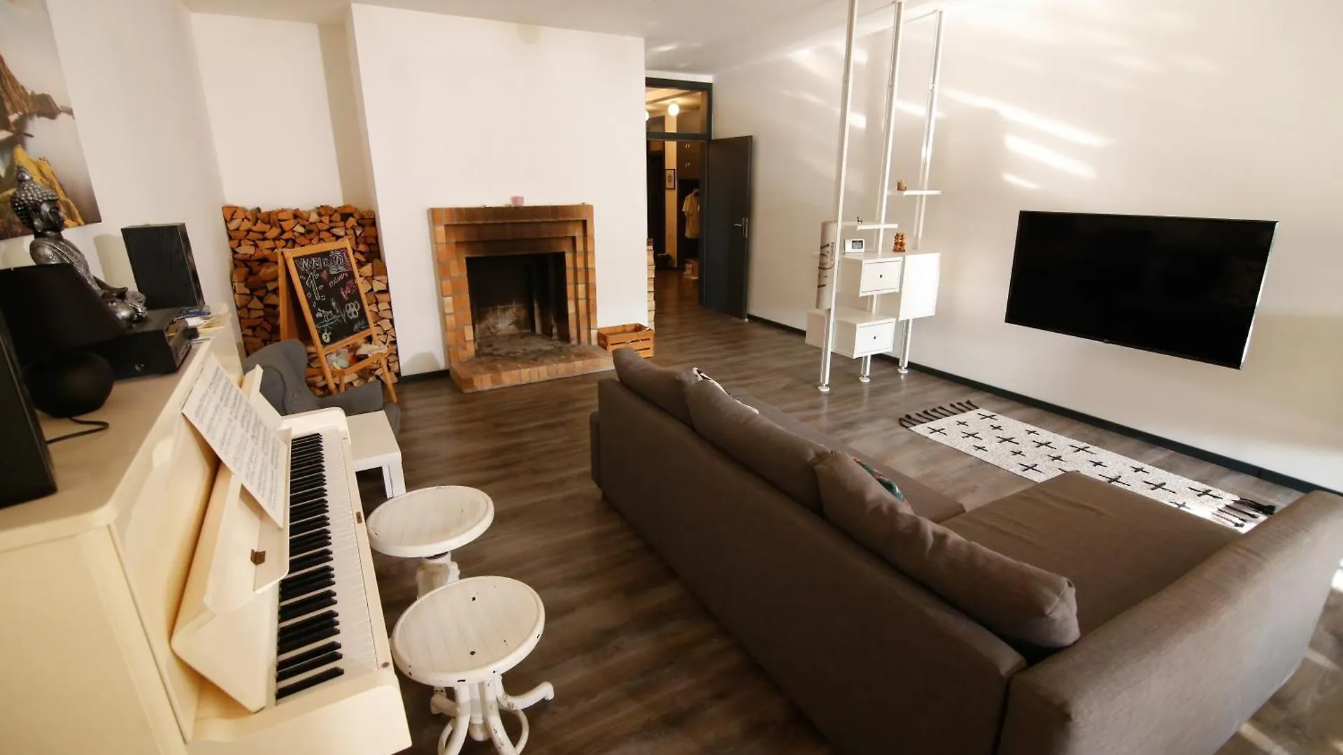Large 120M Apartment With Garden And Cat Near Zoo Prag
