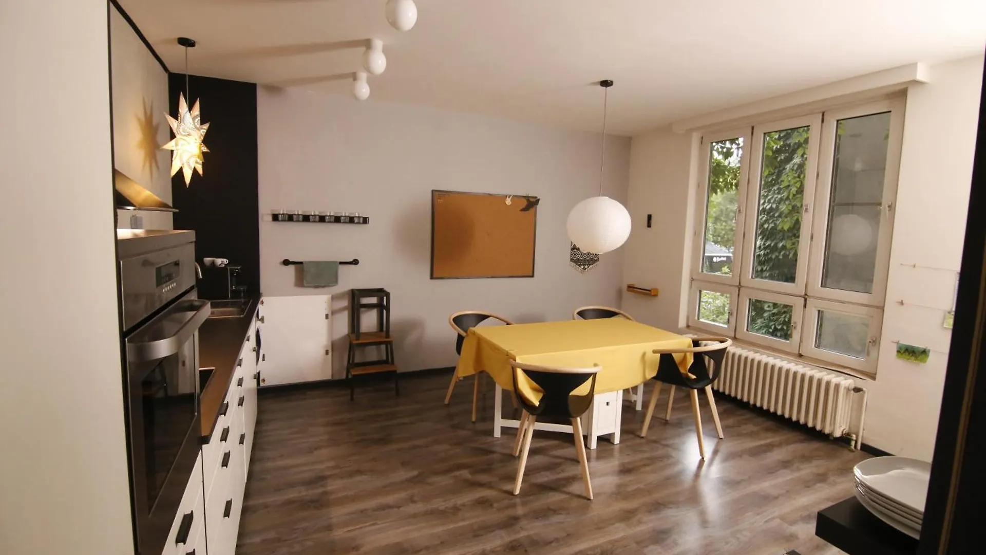 Large 120M Apartment With Garden And Cat Near Zoo Prag 0*,