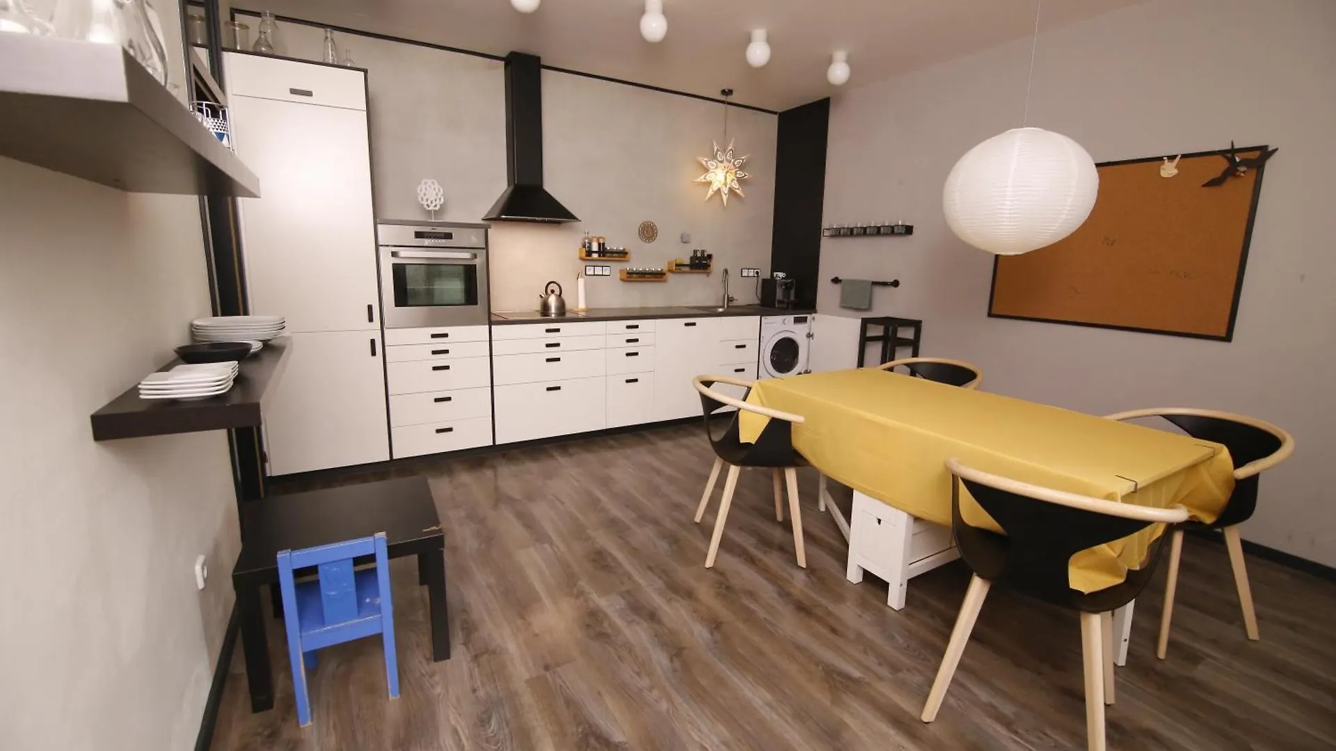 Large 120M Apartment With Garden And Cat Near Zoo Prag 0*,